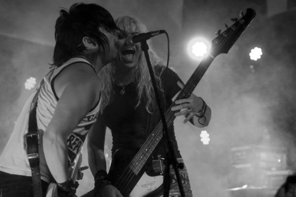 The Dollyrots Duo Live Photo Microphone